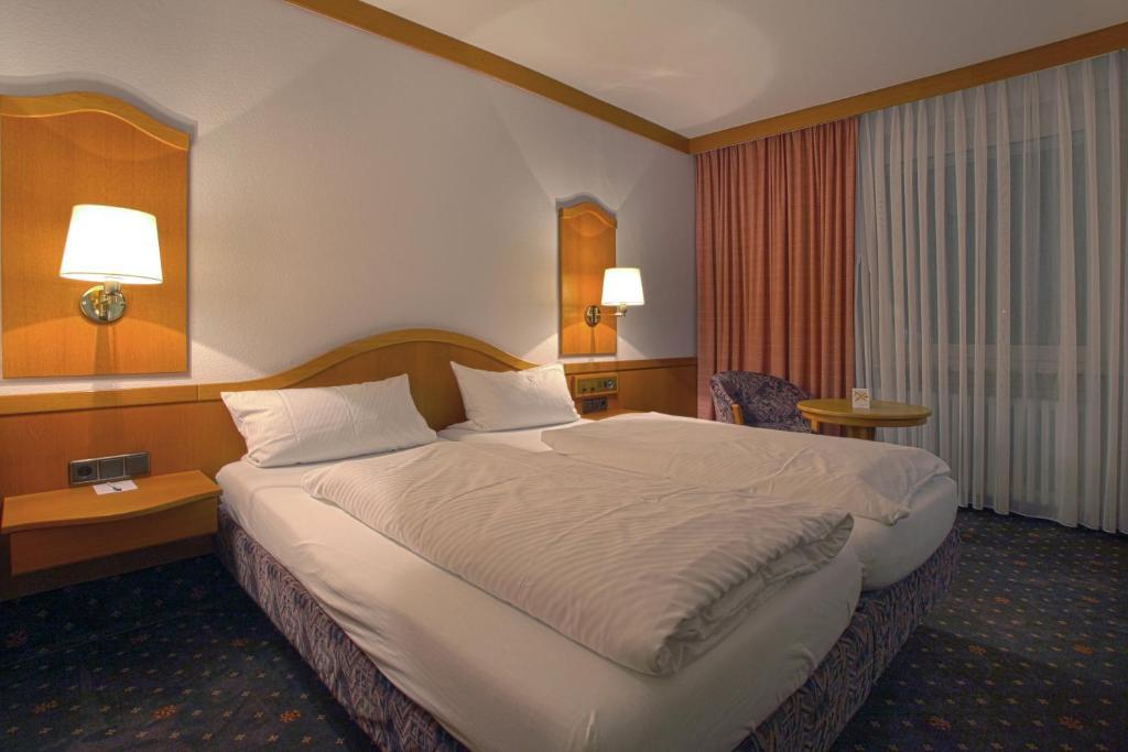 Hotel-Restaurant Esbach Hof Kitzingen Bagian luar foto