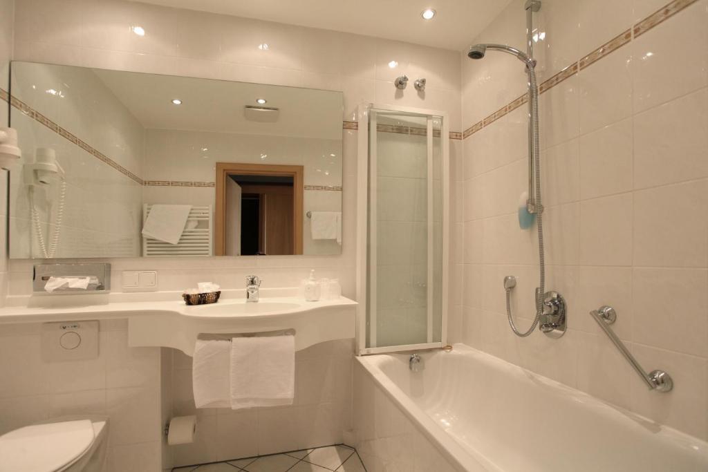 Hotel-Restaurant Esbach Hof Kitzingen Bagian luar foto